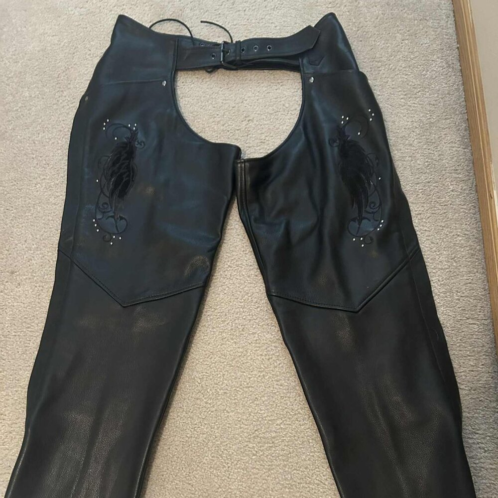 Milwaukee Women Black Leather chaps 3XL embroidered detail, silver snaps/rivets